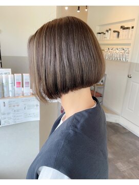 ロンド(ROND) 上品ハイライトでオシャレさUP大人の前下がりボブ