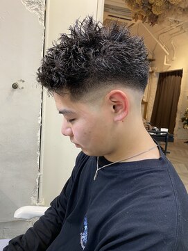 エル(EL by green) 《tomi》フェードショート×ツイストパーマ