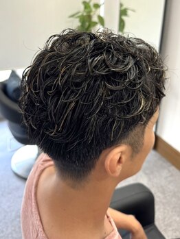 リル(Lil)の写真/カット＋毛穴すっきりmarbb4730円！スパイラル、ツイストパーマ+ブリーチやハイライト等、幅広い提案も◎！