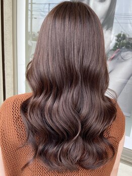 クセや骨格、髪が伸びたときのことまで計算してカットするから、綺麗なフォルムがずっと続く◆