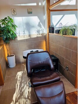 ”ナノバブルmarbb”で汚れをしっかり落とす!上質な寝心地のフルフラットのシャンプー台で癒しのひと時を…