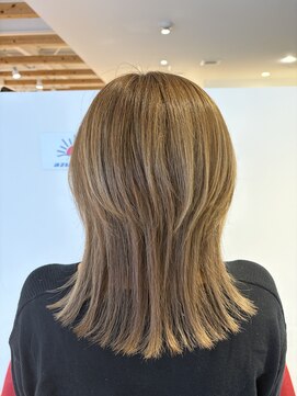 ハイライトカラー,アッシュベージュ,ロングウルフ,ベージュ/草加