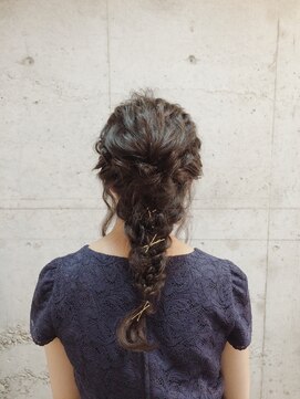 トレー(tray) 編み込みダウンアレンジ