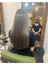 ジジ アドラーブル ヘア サロン(JiJi ADRABLE HAIR SALON) グレージュのコントラストハイライト