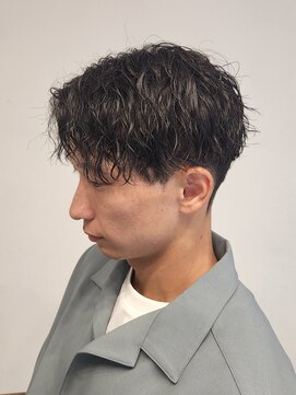 ニアウ 伊勢崎連取店(Niau) 刈り上げセンターパートツイストスパイラルパーマ