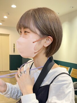 ヘアーブレイス(hair brace) ショート×くすみベージュ　stylist中村瑞貴