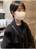 ショートカット 黒髪 顔まわり