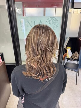 アイズ 本厚木(AIZU) 白髪ぼかしハイライト シナモンベージュ