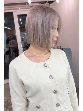 ビビッド(vivid) ボブミルクティーベージュ