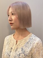 サンプラス(san+)&nbsp;ハイトーンブリーチカラー切りっぱなしボブ/木梨健太