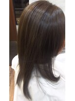 レヴィーマム(Revie mum)&nbsp;外国人風カラーメッシュスタイル～カーキーアッシュ