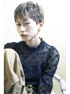 ユニーク(UniQ) ダブルカラー×こなれアッシュ×ベリーショート【UniQ・小笹】