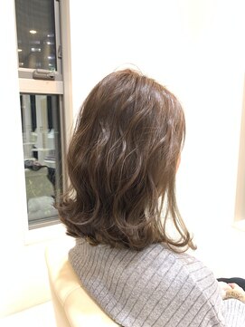 サローネデ アグスティナ バイ サンバンチ(salones de agustina by sanbanchi) 外ハネ波ウェーブボブ