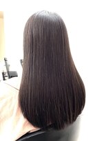 イレス 札幌駅前(IRESU)&nbsp;ミディアムヘア斜めバンググレージュカラーシルキーベージュ