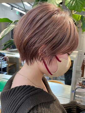 サンク 原宿 表参道(cinq) ミルクティーピンクベージュカラーショートボブハイトーンカラー