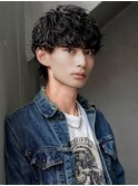 スーツ短髪ツーブロック束感モテる黒髪シークレットパーマ流行