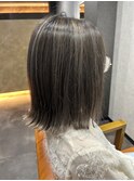 ばっさり切りっぱなしボブ&ハイライト
