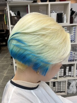 キャラ シャローネ 池袋(Chara Chalone) 裾デザインのホワイトカラー/水色を添えて【岸雄一】