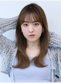 くびれレイヤーカットで小顔美人