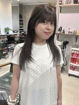イル(ill)&nbsp;レイヤーカット アッシュカラー ロング 大須