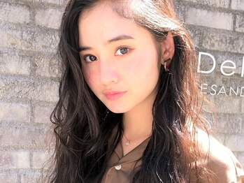 リマ(RIMA)の写真/キメすぎない柔らかい毛束感は、レザーカット×エアウェーブで完成。外国人風のほつれたニュアンスカールに