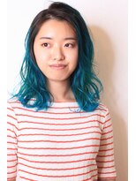 ヘアーサロン ビー(hair salon b.)&nbsp;ブリーチ バレイヤージュ  グリーン 波ウェーブ カラーバター