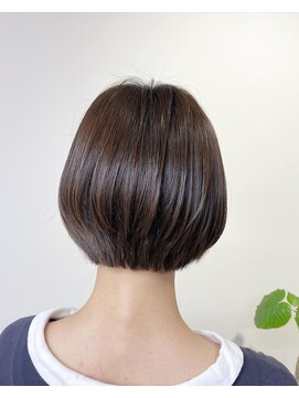 リラ バイ クオーレ(LIRA by CUORE) ショートボブ