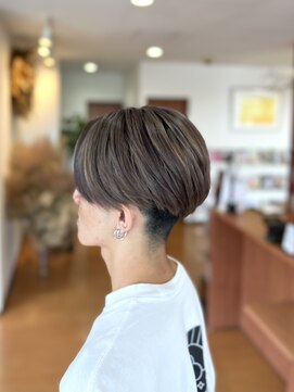 スタジオフィット(STUDIO FITTO) ・夏男のセンター分けハイライトカラー・