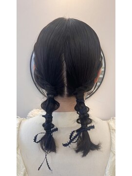 ヘアメイクアンドセットサロン リッコ(Hair make&set salon Ricco) リボン付き デート前タイトツイン編み下ろし