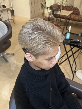 ホワイトベージュ×アクティブショート