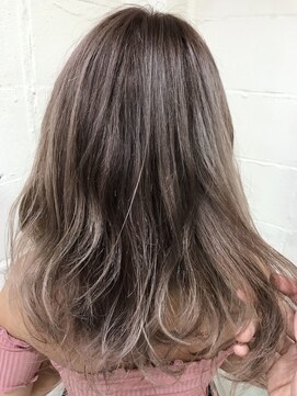 ブリーチ ラボ エーアイ 原宿店(BLEACH LABO Ai) アッシュグレージュロングデザインカラー【Ai原宿】