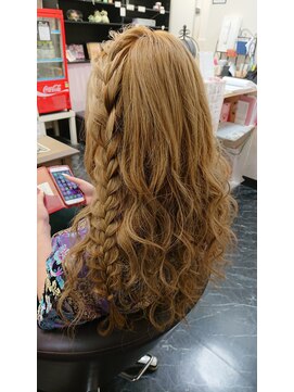 エヌエービー 池袋店(N.A.B.) 垂らし編み