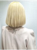 ホワイトブロンド/ハイトーンカラー/こなれヘア/カールボブ