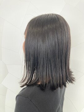 ブルーム(Bloom) 切りっぱなしボブ