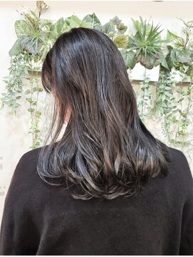 エルムトウキョウ(ELM Tokyo) ダークグレーで透明感のあるツヤ髪☆
