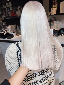 ペレ 渋谷(PELE) 斜めバング/グレージュカラー/シルキーベージュ/渋谷/渋谷駅