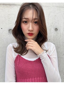 フィガロ ウメダ(FIGARO UMEDA) ナチュラルグレージュ×ミディアムレイヤーカット