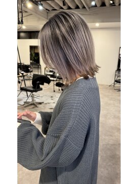 ナンバー(number+) 20代30代シャドールーツバレイヤージュブリーチ立体感グレージュ