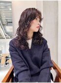ロングレイヤーカットくるくるパーマ外国人風パーマ　黒髪パーマ