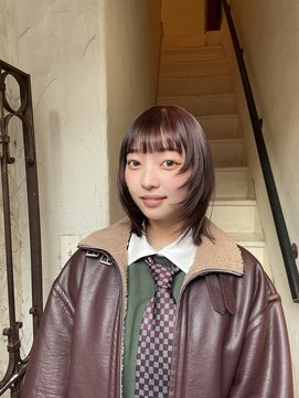 ルイス(LEWES) レイヤーカットとチェリーレッドカラー