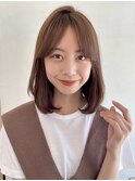 内巻きミディアムセンターパートレイヤーミディアム大人かわいい