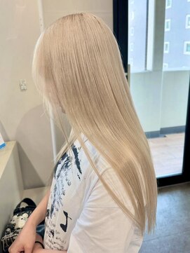 ユウル 横浜(juhl.) ミルクティーカラーホワイトブロンドブリーチダブルカラー横浜駅