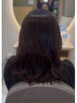 イゾラ(isola) 【isola】ニュアンスカラー/くびれミディ/水トリートメント