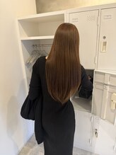 ブリーチなしで叶う透明感カラー。艶と柔らかさのある髪へ。