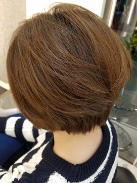 キャパ 秦野(CAPA) 小顔＆骨格矯正 バッサリショート