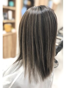 トゥエンティ(twenty) コントラストハイライト