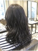柔らかウェーブパーマがかわいいミディアムヘア