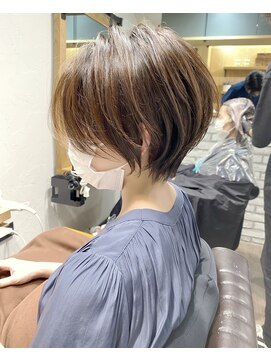 バンプ ギンザ(BUMP GINZA) シルキーベージュデザインカラー斜めバング束感ショート【中村】