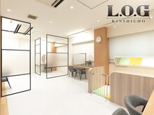 広々とした店内には、コンセプト別の座席が。