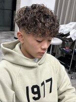 イーラ(era)&nbsp;スパイラルパーマメッシュ刈り上げ前下がりマッシュ